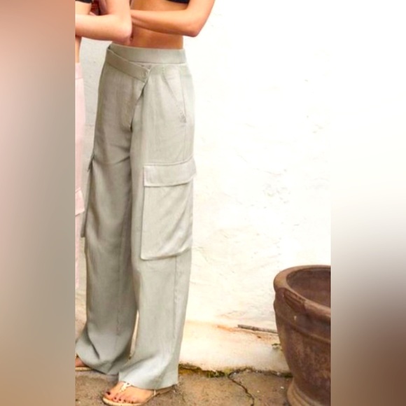 ZARA Asymmetrical Elastic Waist Wide Leg Cargo Utility Pants - Picture 4 of 6